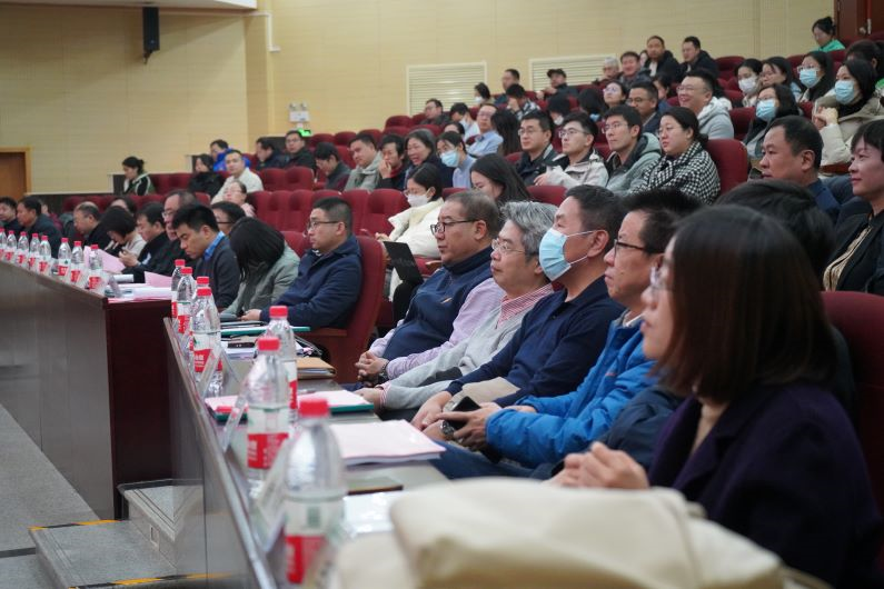 图二 十佳导师评选会现场.png